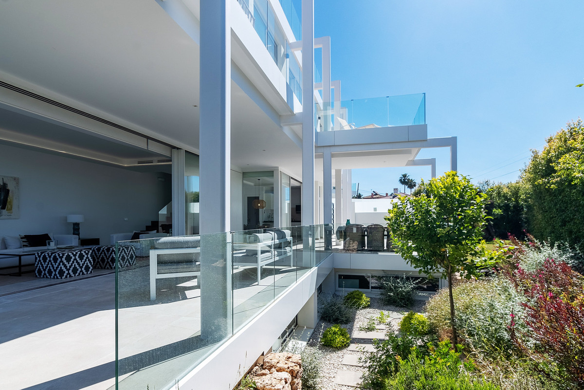 Se vende Villa - Chalet de 4 dormitorios en Costa Del Sol, Málaga, España
