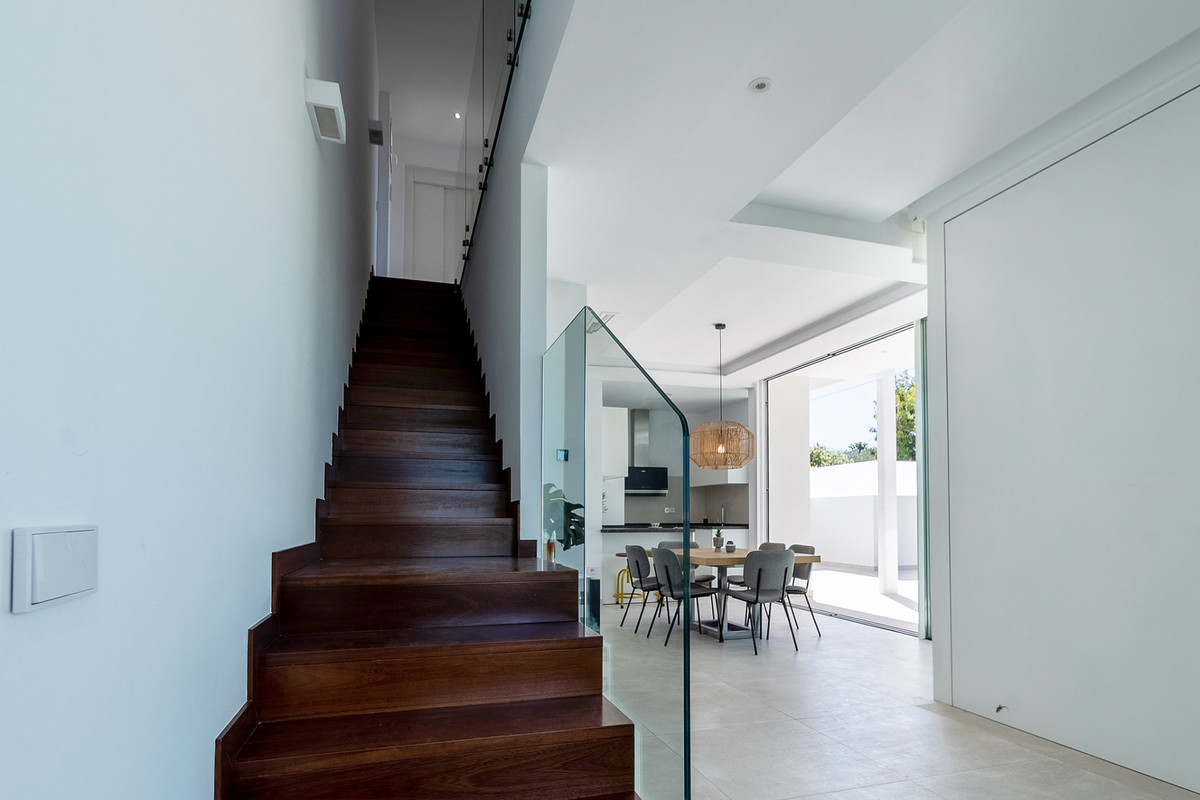 Se vende Villa - Chalet de 4 dormitorios en Costa Del Sol, Málaga, España