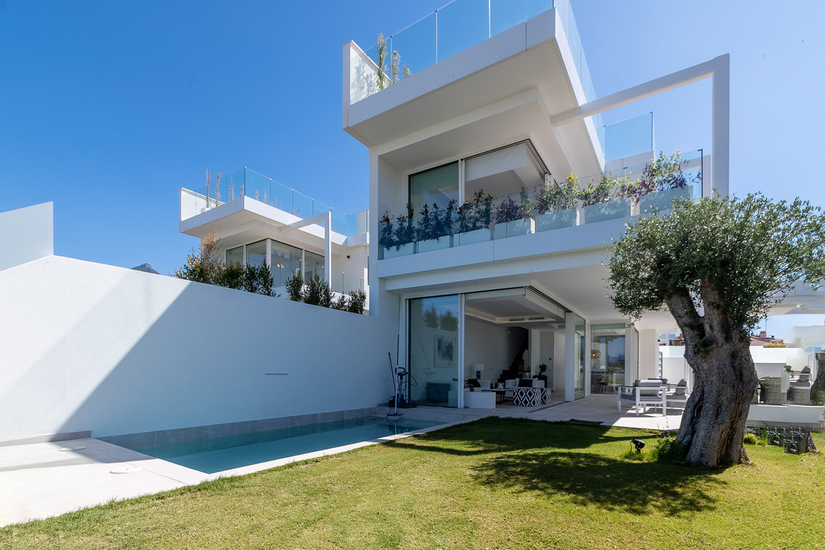 Se vende Villa - Chalet de 4 dormitorios en Costa Del Sol, Málaga, España