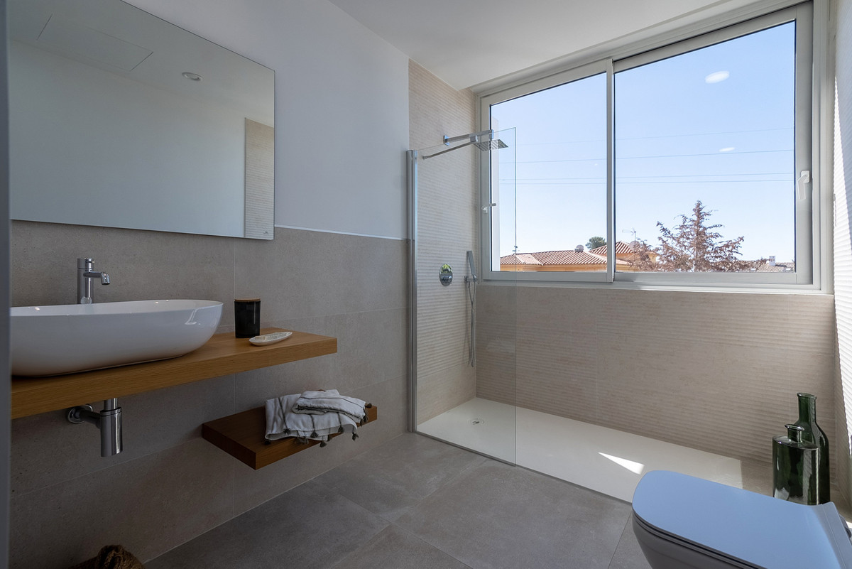 Se vende Villa - Chalet de 4 dormitorios en Costa Del Sol, Málaga, España