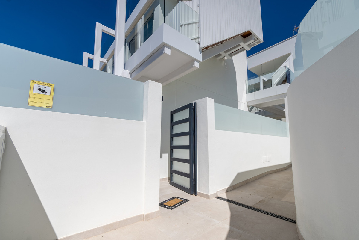 Se vende Villa - Chalet de 4 dormitorios en Costa Del Sol, Málaga, España