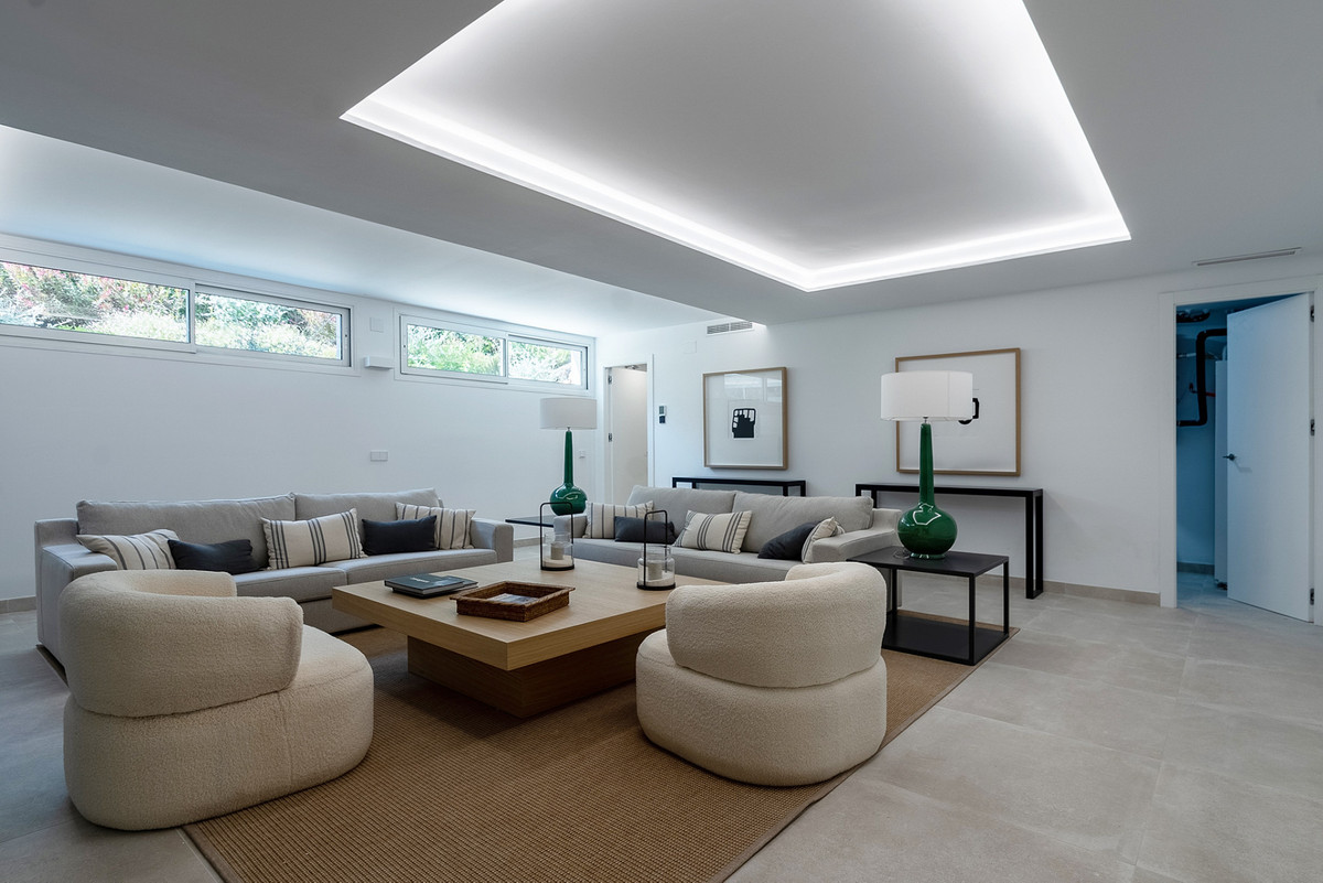 Se vende Villa - Chalet de 4 dormitorios en Costa Del Sol, Málaga, España