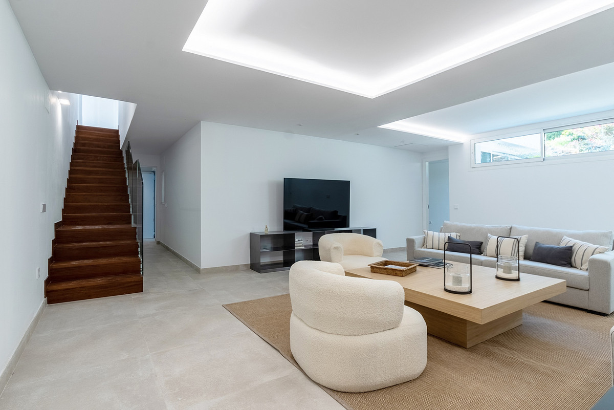 Se vende Villa - Chalet de 4 dormitorios en Costa Del Sol, Málaga, España