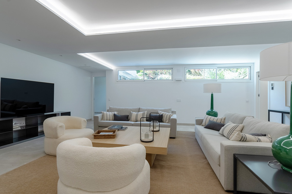 Se vende Villa - Chalet de 4 dormitorios en Costa Del Sol, Málaga, España