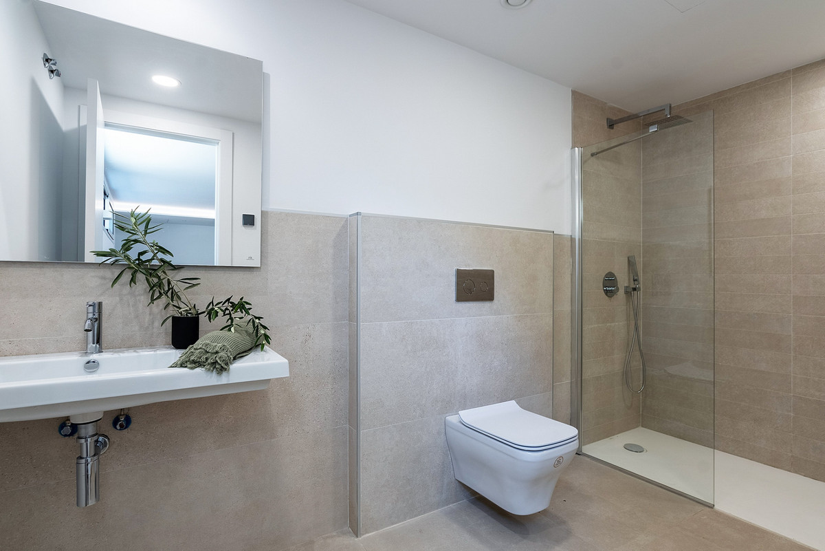 Se vende Villa - Chalet de 4 dormitorios en Costa Del Sol, Málaga, España
