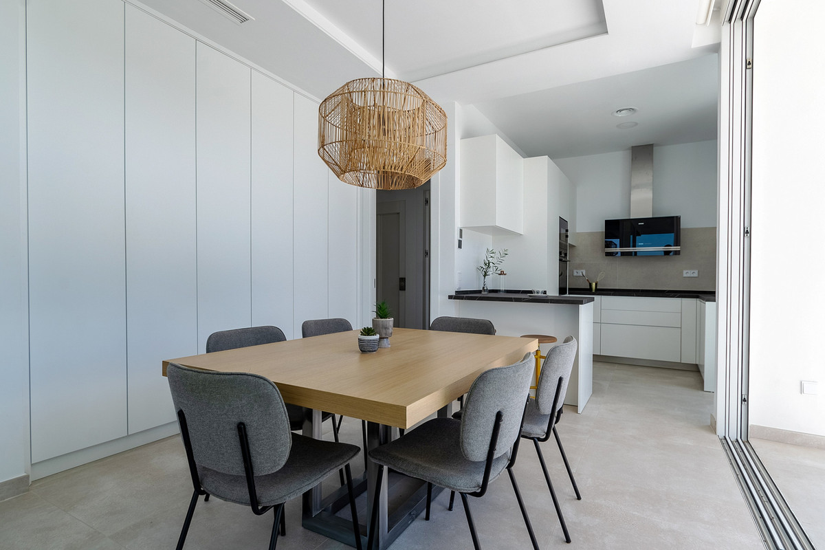 Se vende Villa - Chalet de 4 dormitorios en Costa Del Sol, Málaga, España