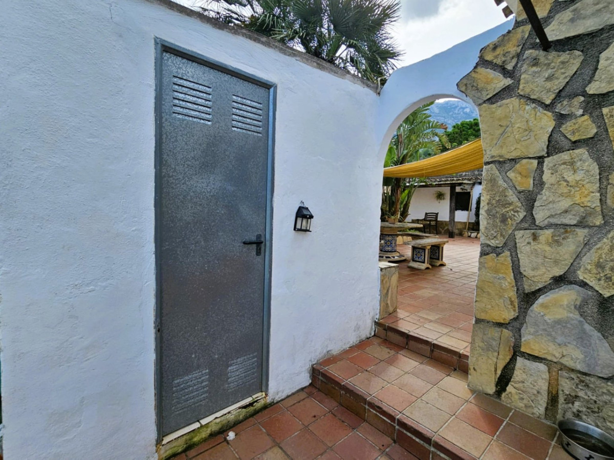 Se vende Villa - Chalet de 6 dormitorios en Costa Blanca, Alicante, España