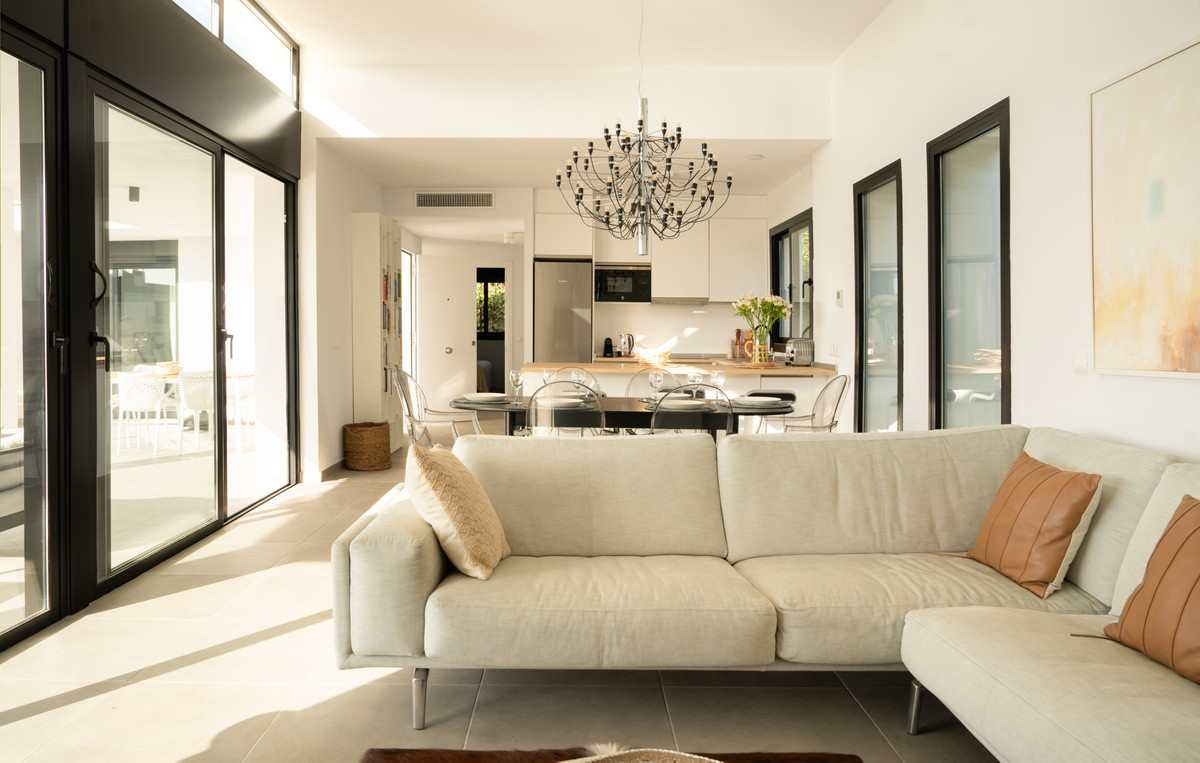 Se vende Villa - Chalet de 3 dormitorios en Costa Del Sol, Málaga, España