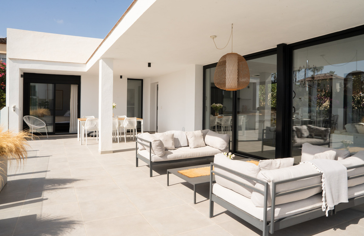 Se vende Villa - Chalet de 3 dormitorios en Costa Del Sol, Málaga, España