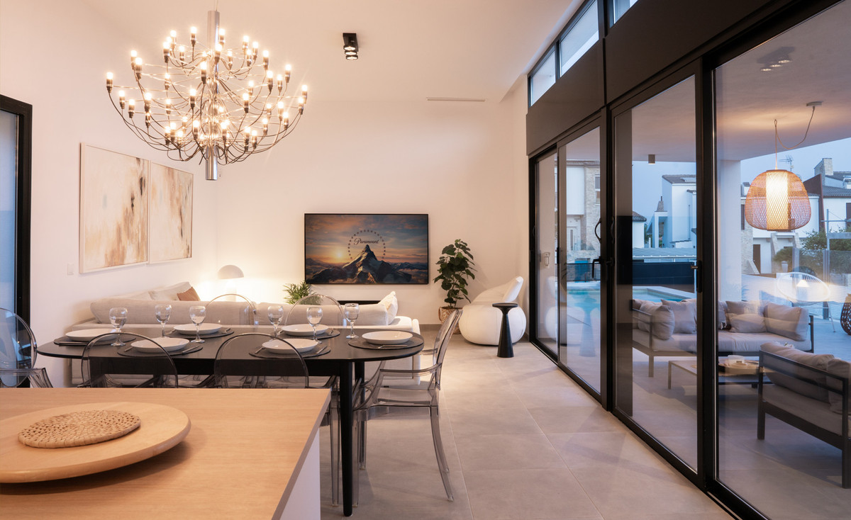 Se vende Villa - Chalet de 3 dormitorios en Costa Del Sol, Málaga, España