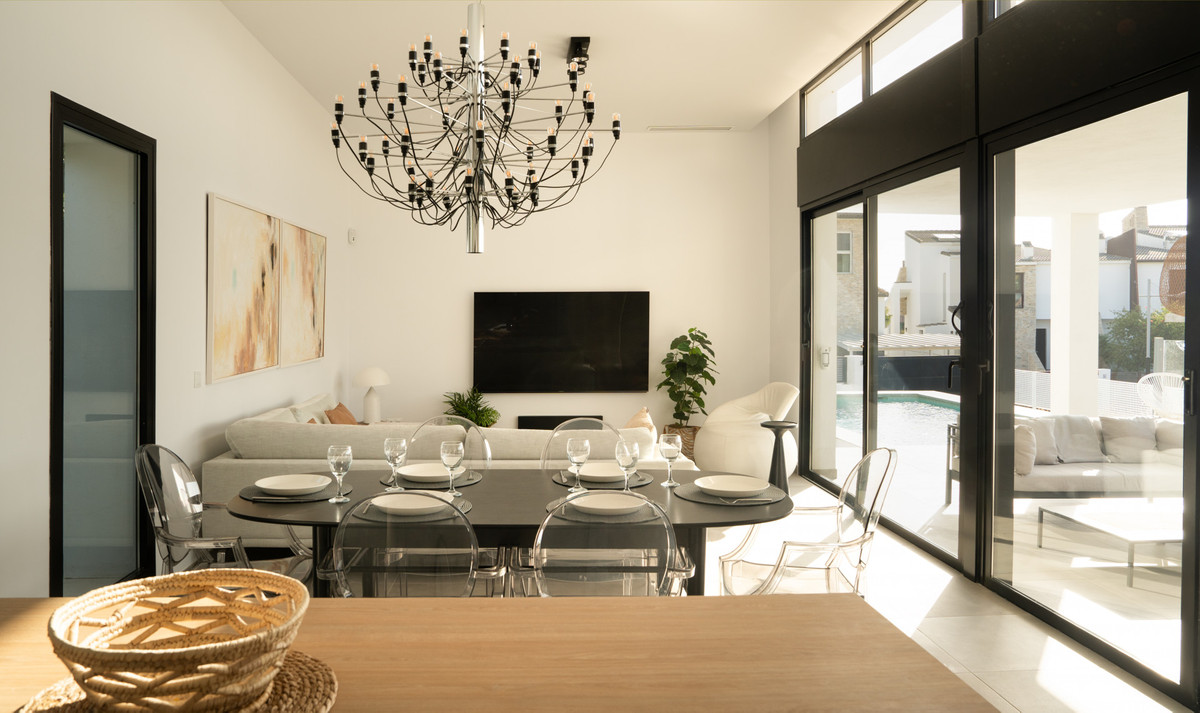 Se vende Villa - Chalet de 3 dormitorios en Costa Del Sol, Málaga, España