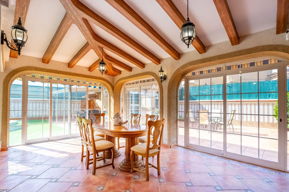 Se vende Villa - Chalet de 6 dormitorios en Costa Blanca, Alicante, España