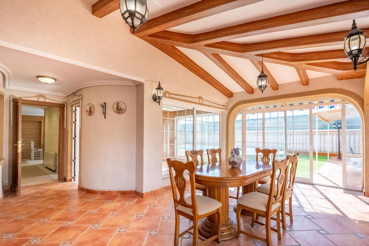 Se vende Villa - Chalet de 6 dormitorios en Costa Blanca, Alicante, España