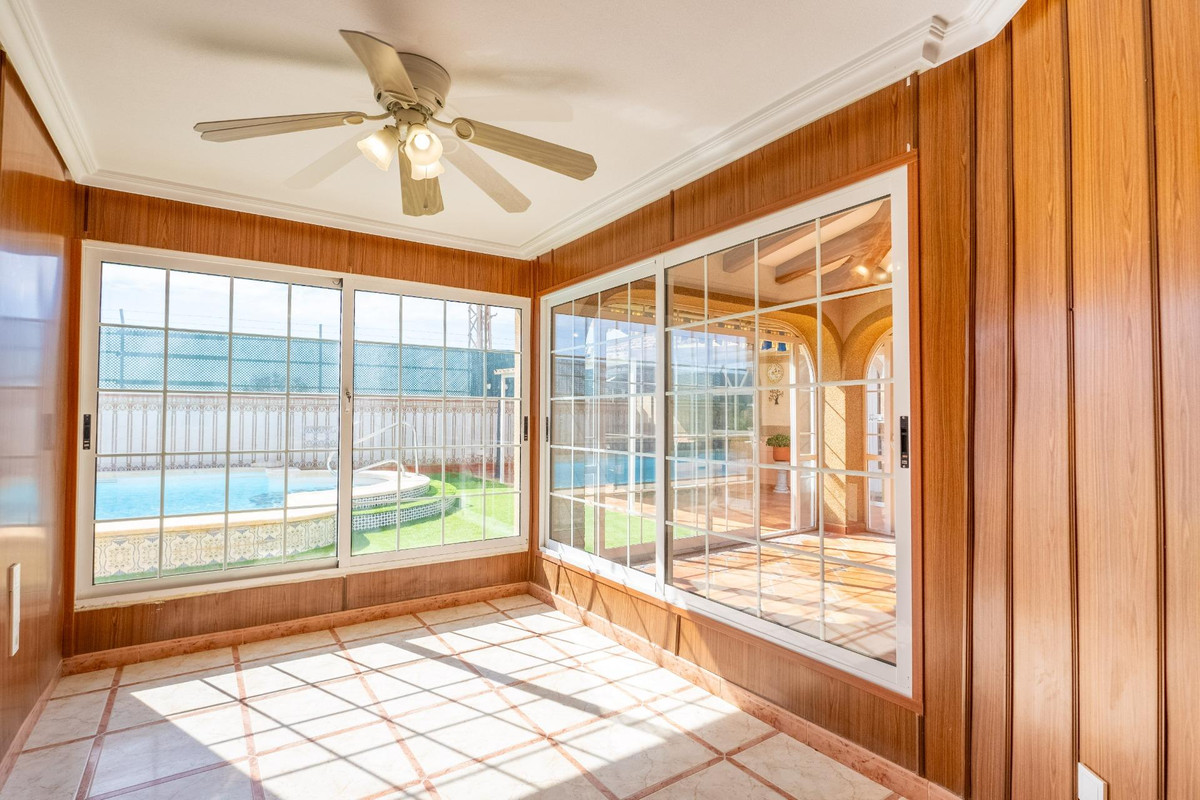 Se vende Villa - Chalet de 6 dormitorios en Costa Blanca, Alicante, España