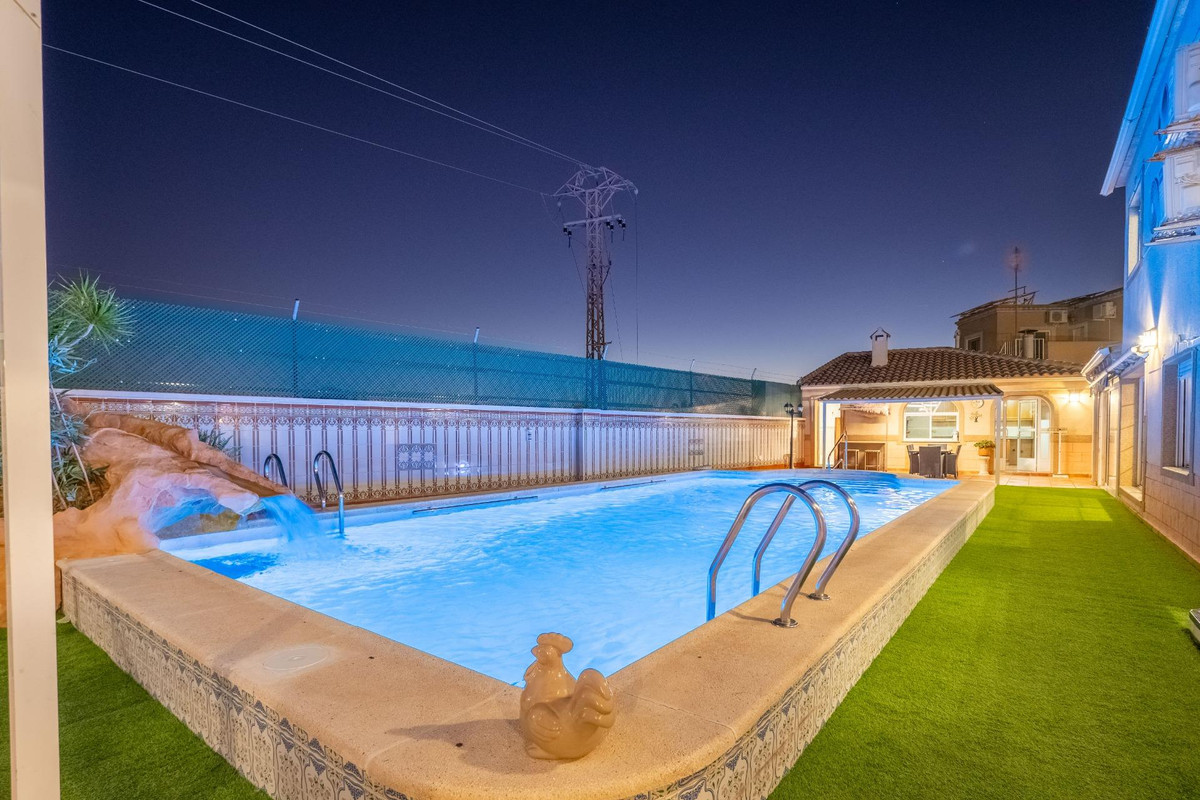 Se vende Villa - Chalet de 6 dormitorios en Costa Blanca, Alicante, España