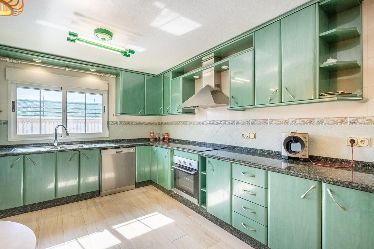 Se vende Villa - Chalet de 6 dormitorios en Costa Blanca, Alicante, España
