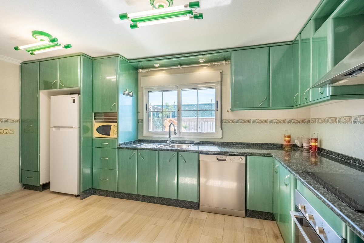 Se vende Villa - Chalet de 6 dormitorios en Costa Blanca, Alicante, España