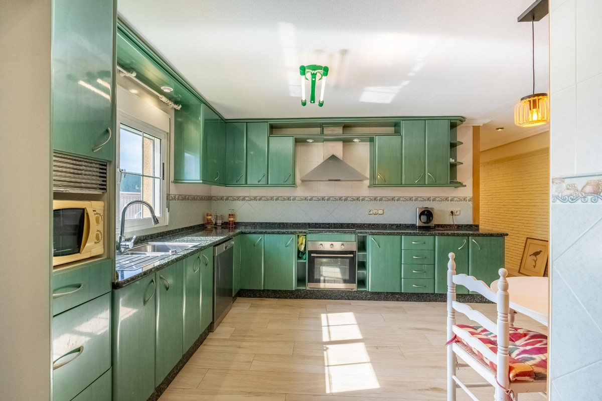 Se vende Villa - Chalet de 6 dormitorios en Costa Blanca, Alicante, España