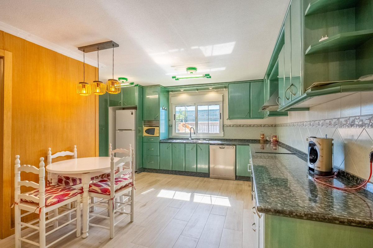 Se vende Villa - Chalet de 6 dormitorios en Costa Blanca, Alicante, España