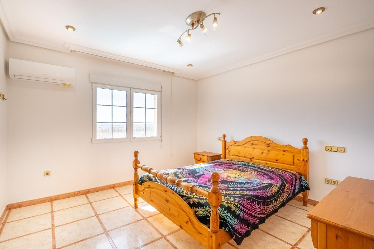 Se vende Villa - Chalet de 6 dormitorios en Costa Blanca, Alicante, España