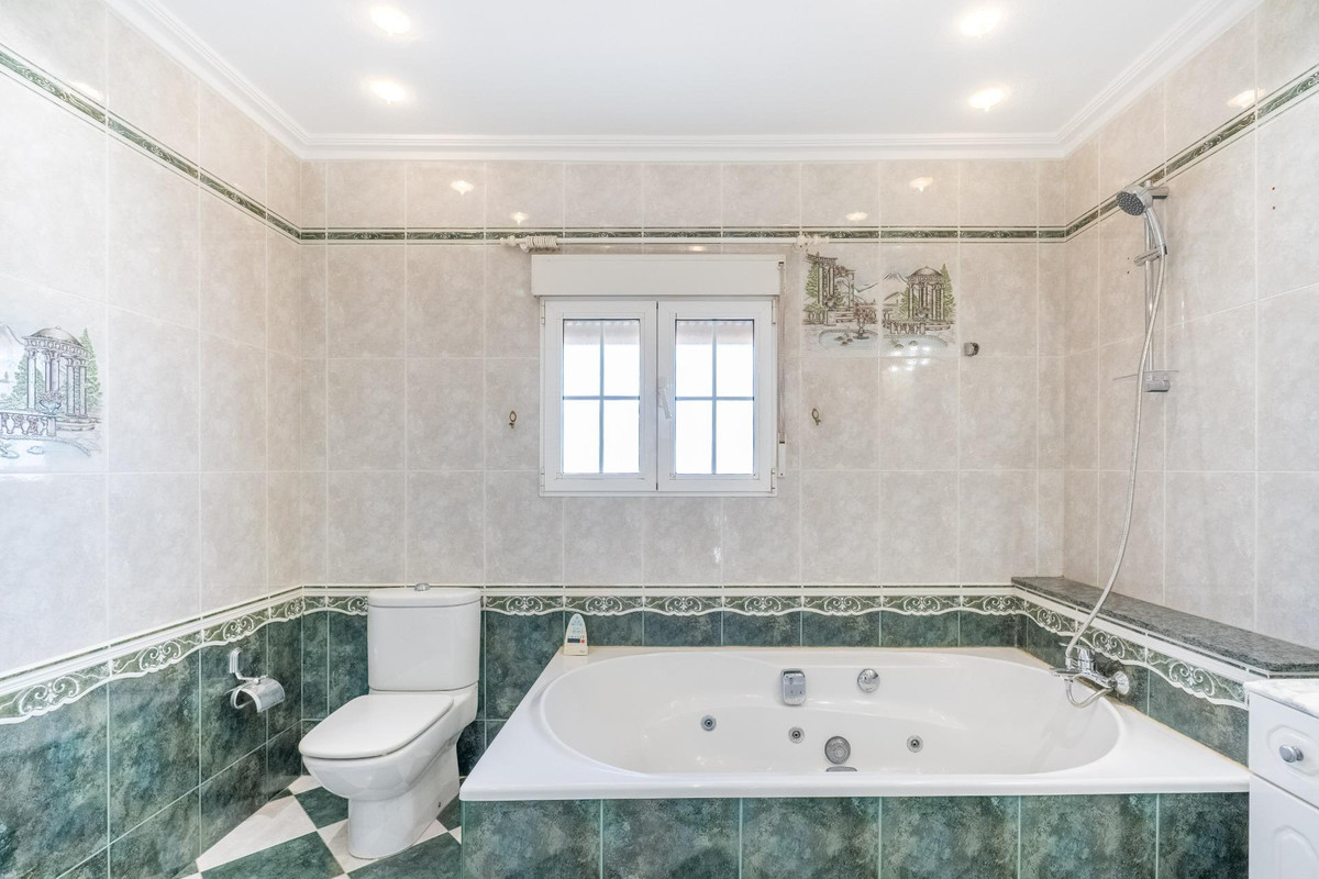 Se vende Villa - Chalet de 6 dormitorios en Costa Blanca, Alicante, España