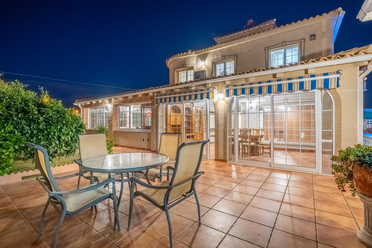 Se vende Villa - Chalet de 6 dormitorios en Costa Blanca, Alicante, España