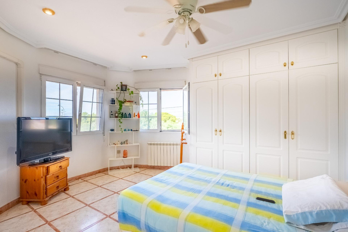 Se vende Villa - Chalet de 6 dormitorios en Costa Blanca, Alicante, España