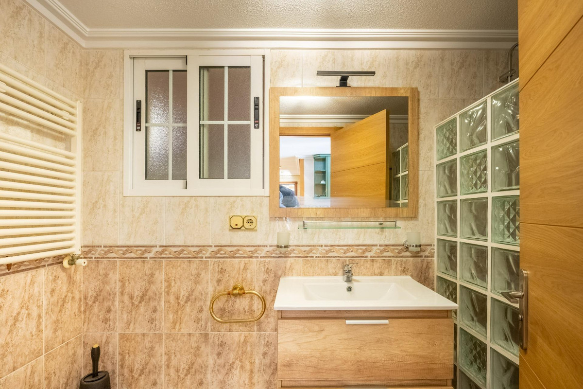 Se vende Villa - Chalet de 6 dormitorios en Costa Blanca, Alicante, España