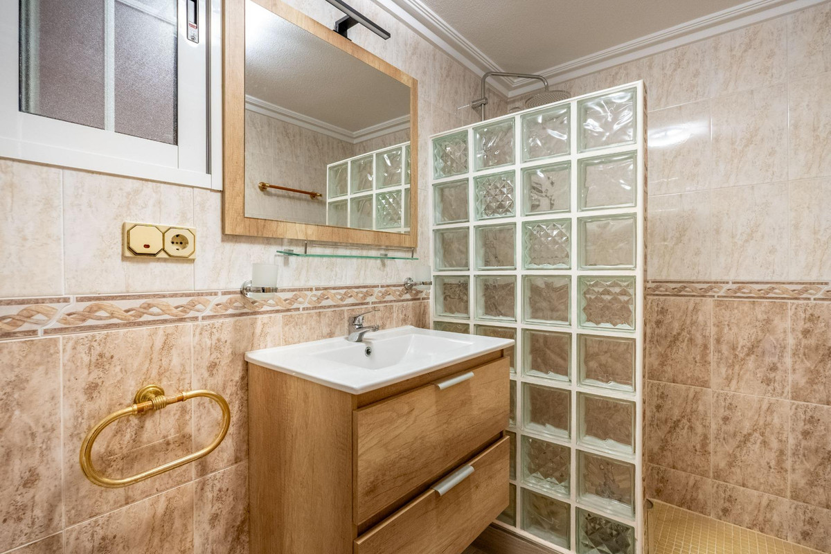 Se vende Villa - Chalet de 6 dormitorios en Costa Blanca, Alicante, España