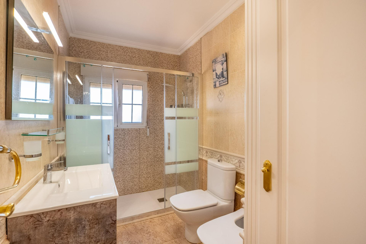 Se vende Villa - Chalet de 6 dormitorios en Costa Blanca, Alicante, España