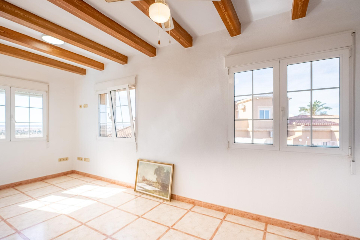 Se vende Villa - Chalet de 6 dormitorios en Costa Blanca, Alicante, España