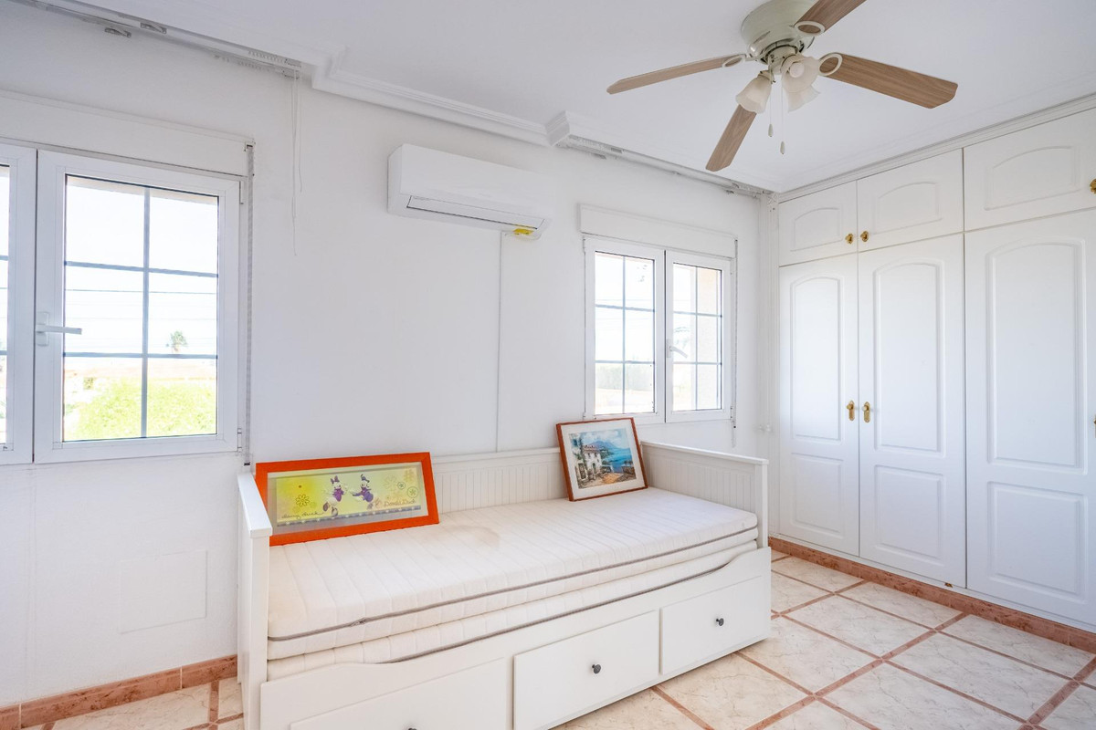 Se vende Villa - Chalet de 6 dormitorios en Costa Blanca, Alicante, España