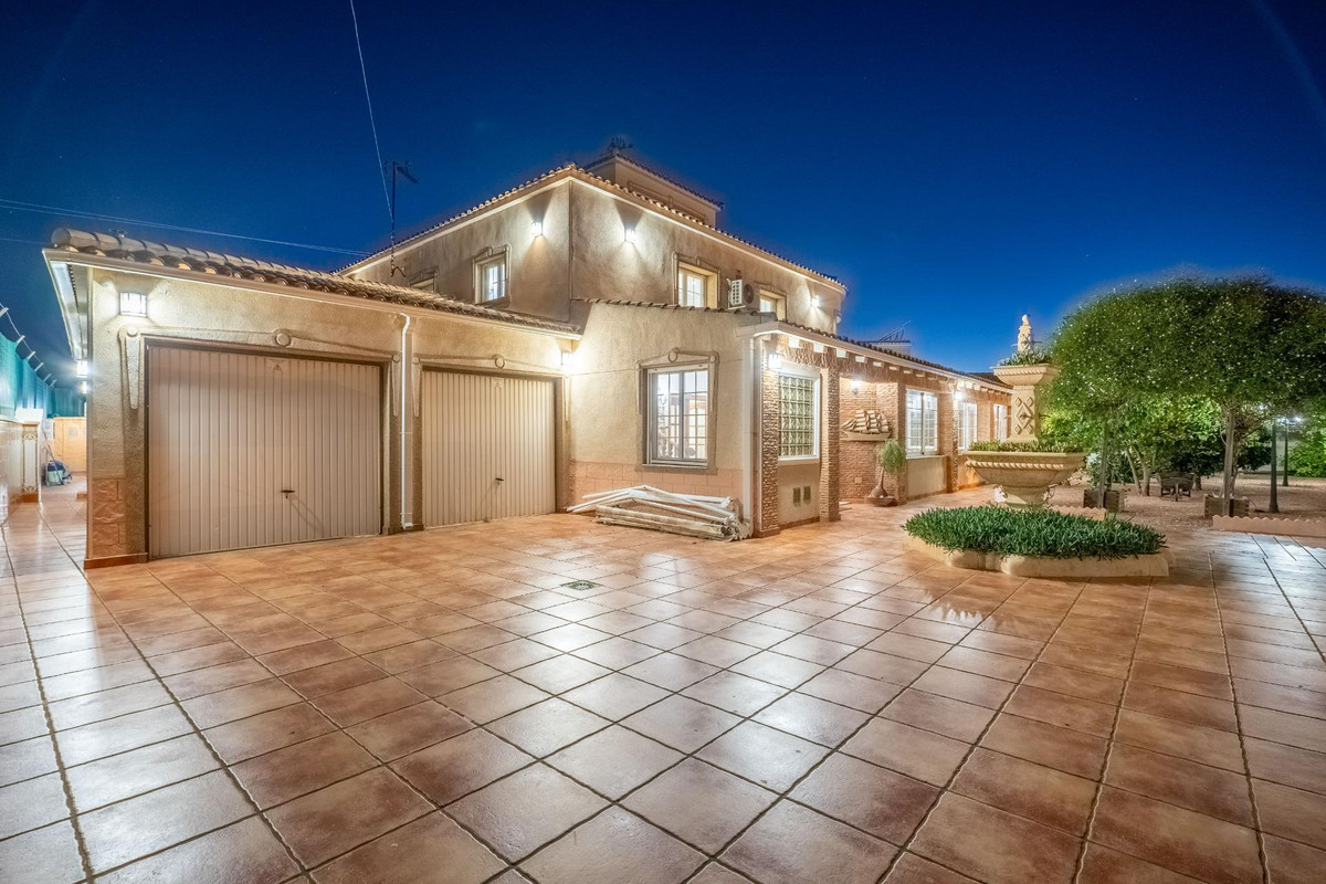 Se vende Villa - Chalet de 6 dormitorios en Costa Blanca, Alicante, España