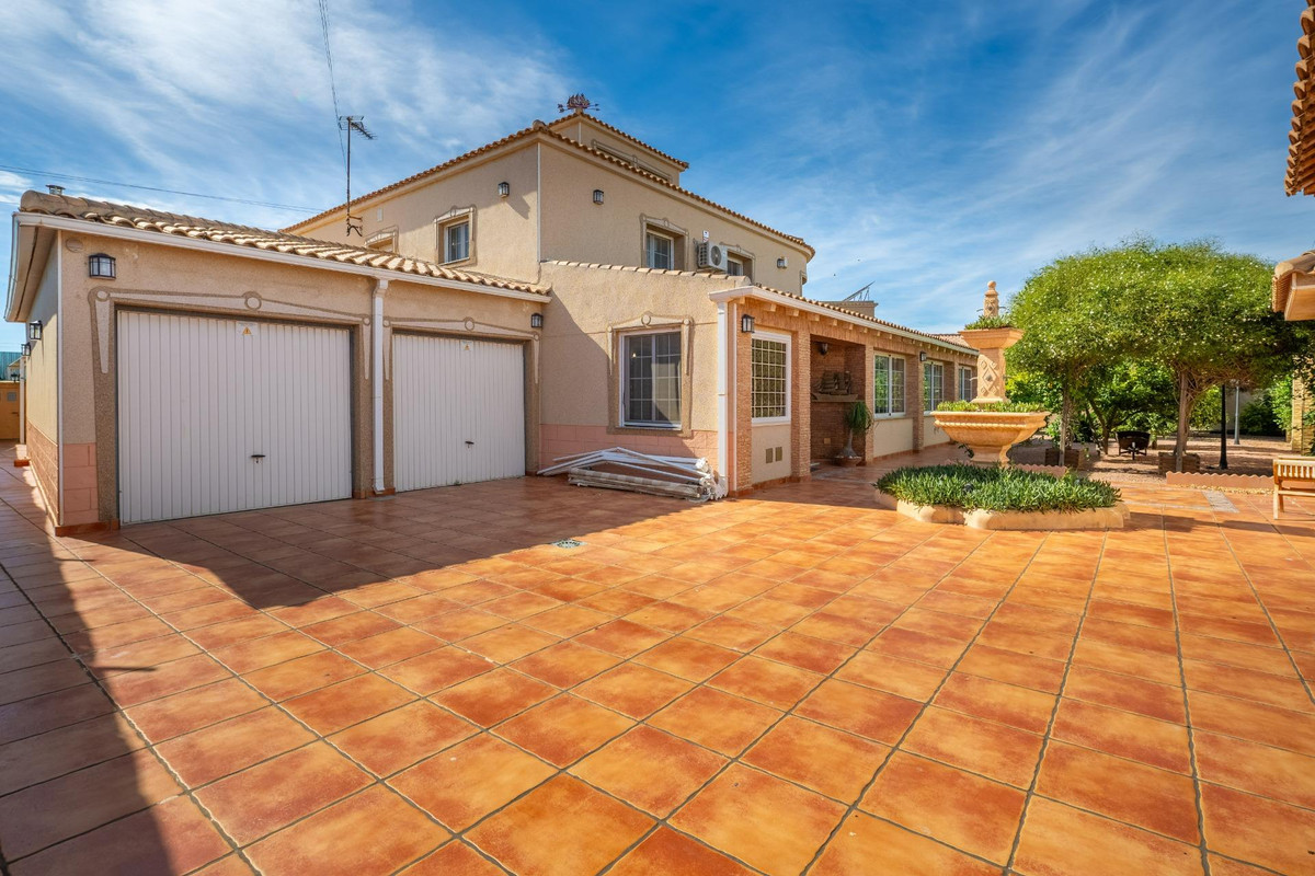 Se vende Villa - Chalet de 6 dormitorios en Costa Blanca, Alicante, España