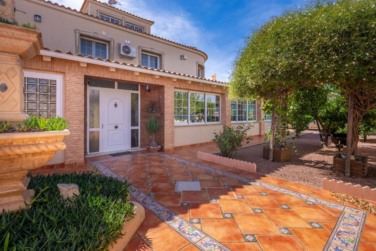 Se vende Villa - Chalet de 6 dormitorios en Costa Blanca, Alicante, España