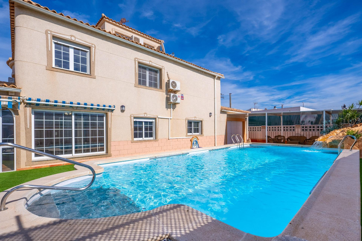 Se vende Villa - Chalet de 6 dormitorios en Costa Blanca, Alicante, España