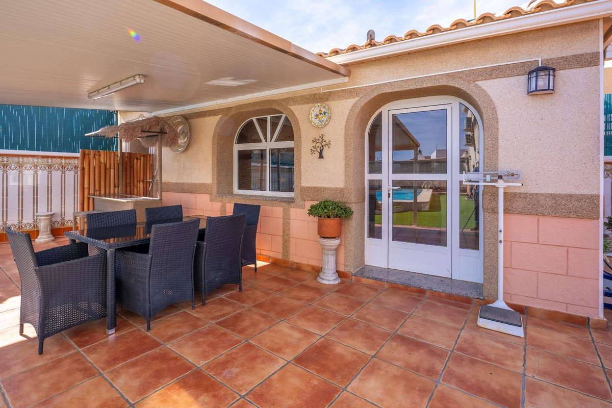 Se vende Villa - Chalet de 6 dormitorios en Costa Blanca, Alicante, España