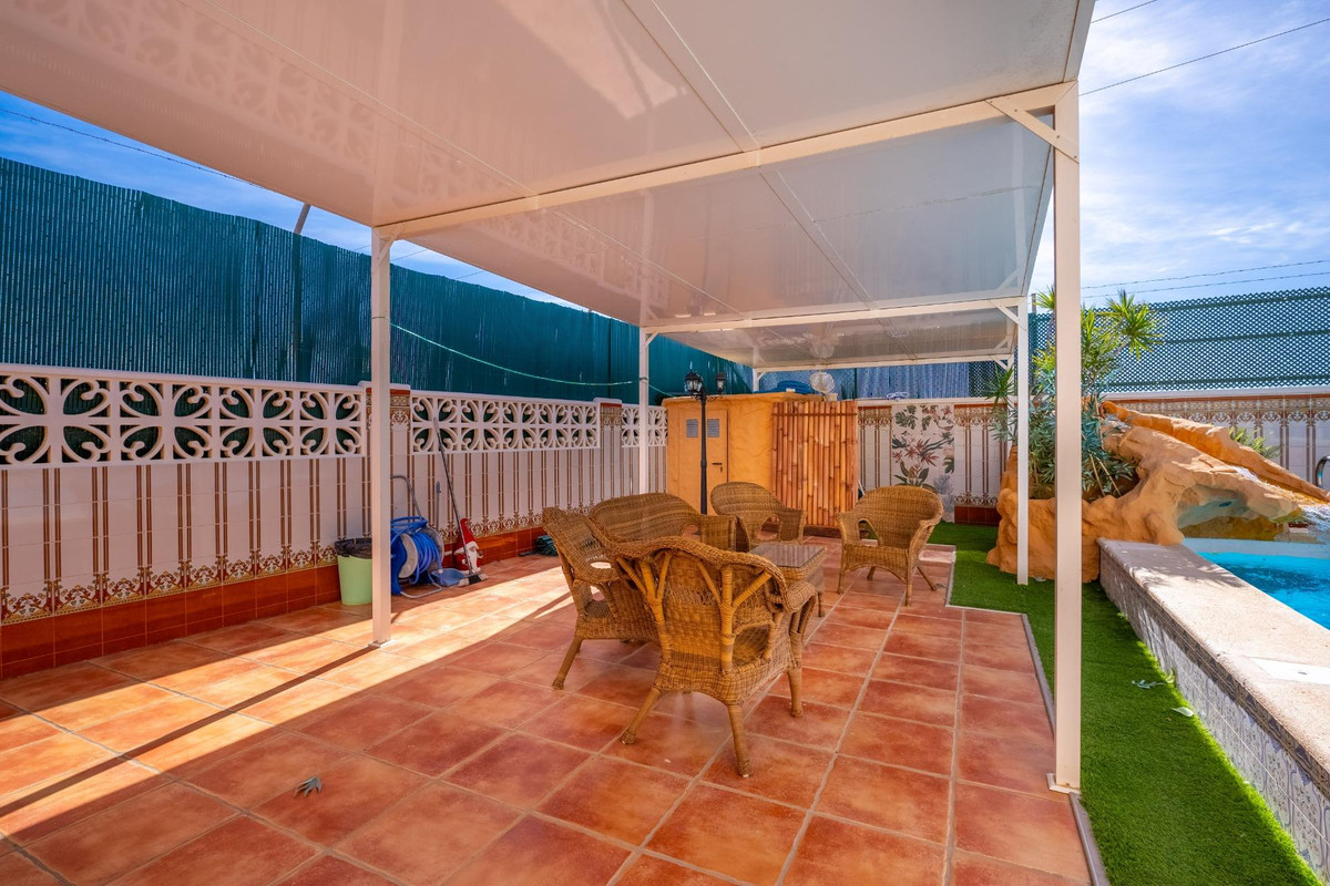 Se vende Villa - Chalet de 6 dormitorios en Costa Blanca, Alicante, España