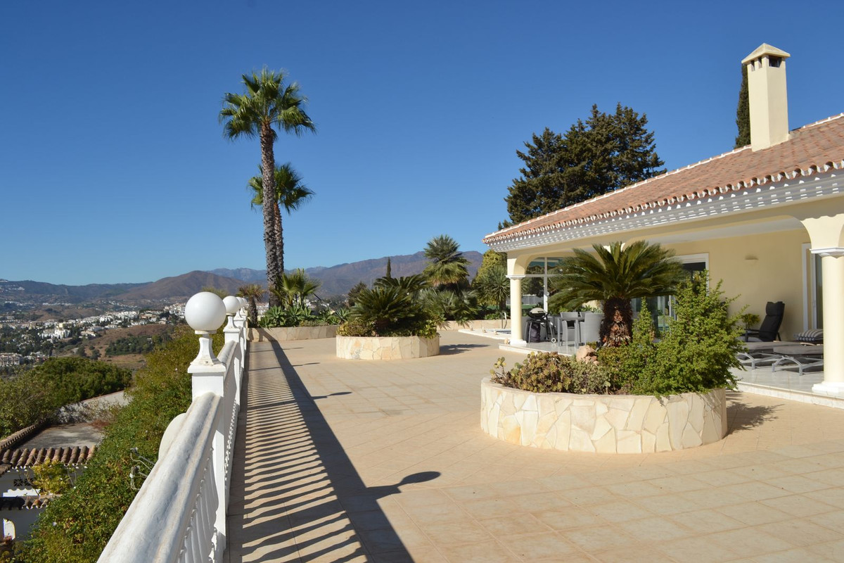 3 Bed Townhouse for sale in Sierrezuela Costa Del Sol, Málaga, Spain