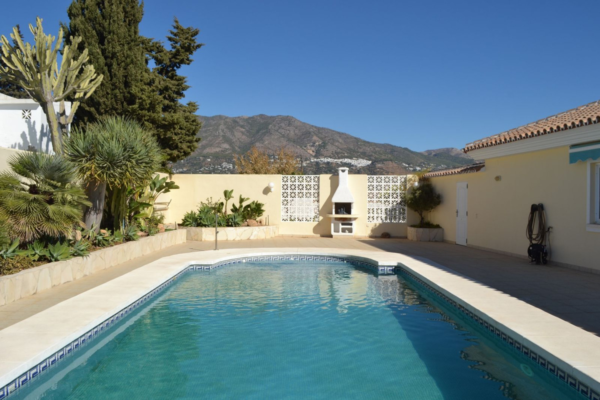 3 Bed Townhouse for sale in Sierrezuela Costa Del Sol, Málaga, Spain