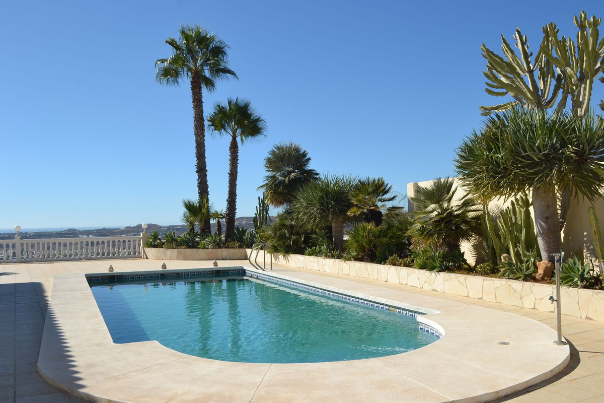 3 Bed Townhouse for sale in Sierrezuela Costa Del Sol, Málaga, Spain
