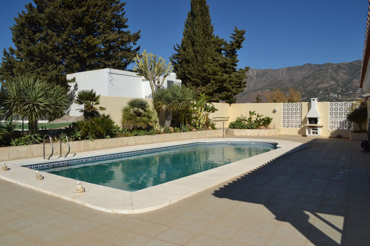 3 Bed Townhouse for sale in Sierrezuela Costa Del Sol, Málaga, Spain