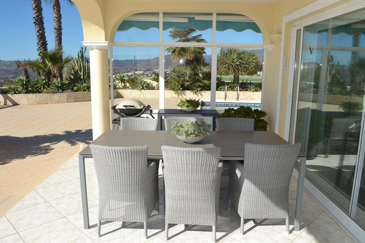3 Bed Townhouse for sale in Sierrezuela Costa Del Sol, Málaga, Spain