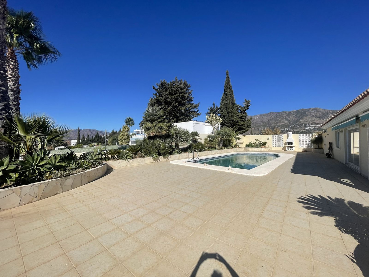 3 Bed Townhouse for sale in Sierrezuela Costa Del Sol, Málaga, Spain