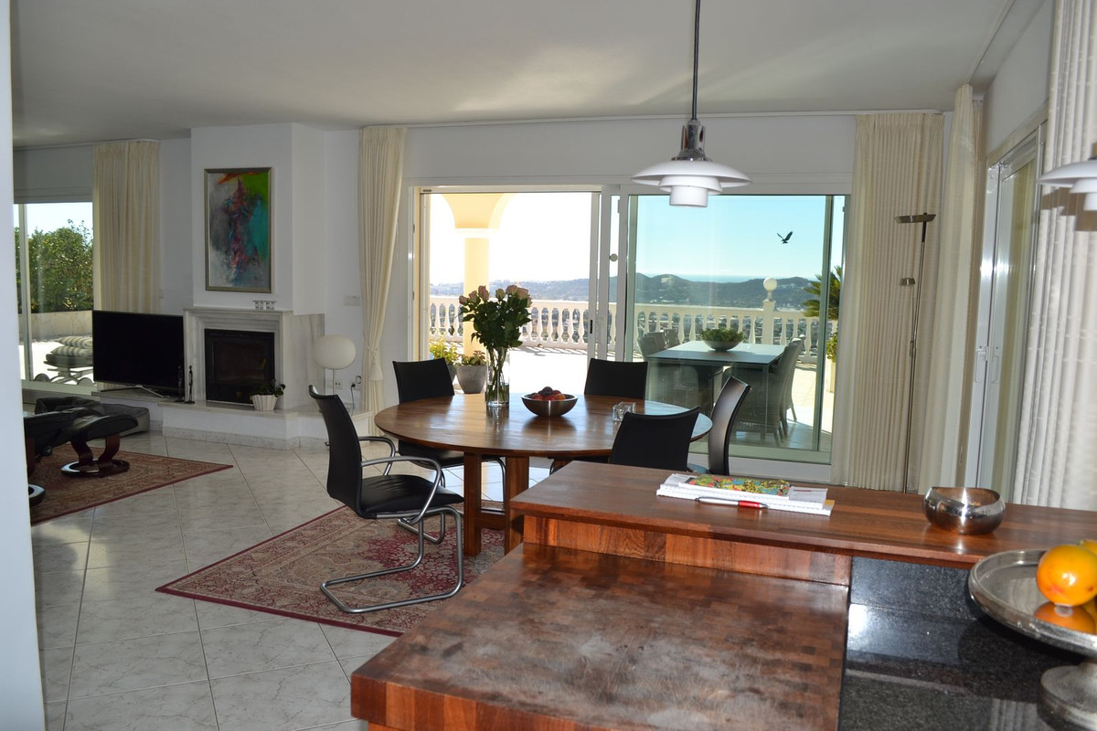 3 Bed Townhouse for sale in Sierrezuela Costa Del Sol, Málaga, Spain