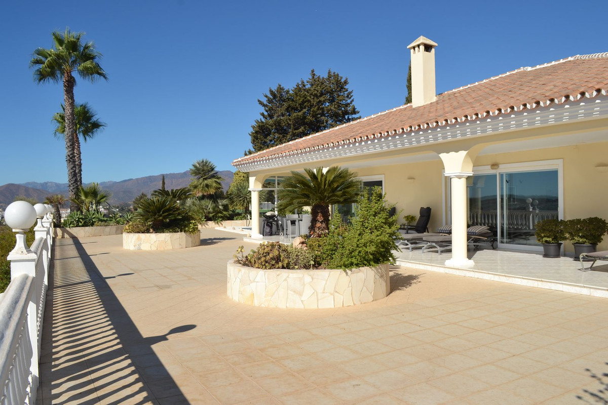 3 Bed Townhouse for sale in Sierrezuela Costa Del Sol, Málaga, Spain
