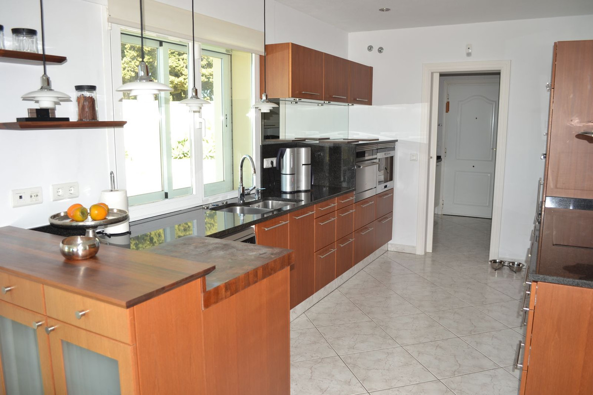 3 Bed Townhouse for sale in Sierrezuela Costa Del Sol, Málaga, Spain