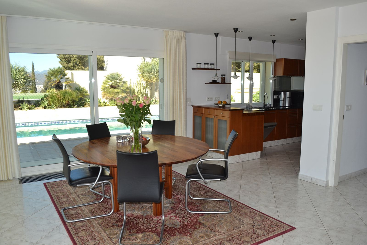 3 Bed Townhouse for sale in Sierrezuela Costa Del Sol, Málaga, Spain