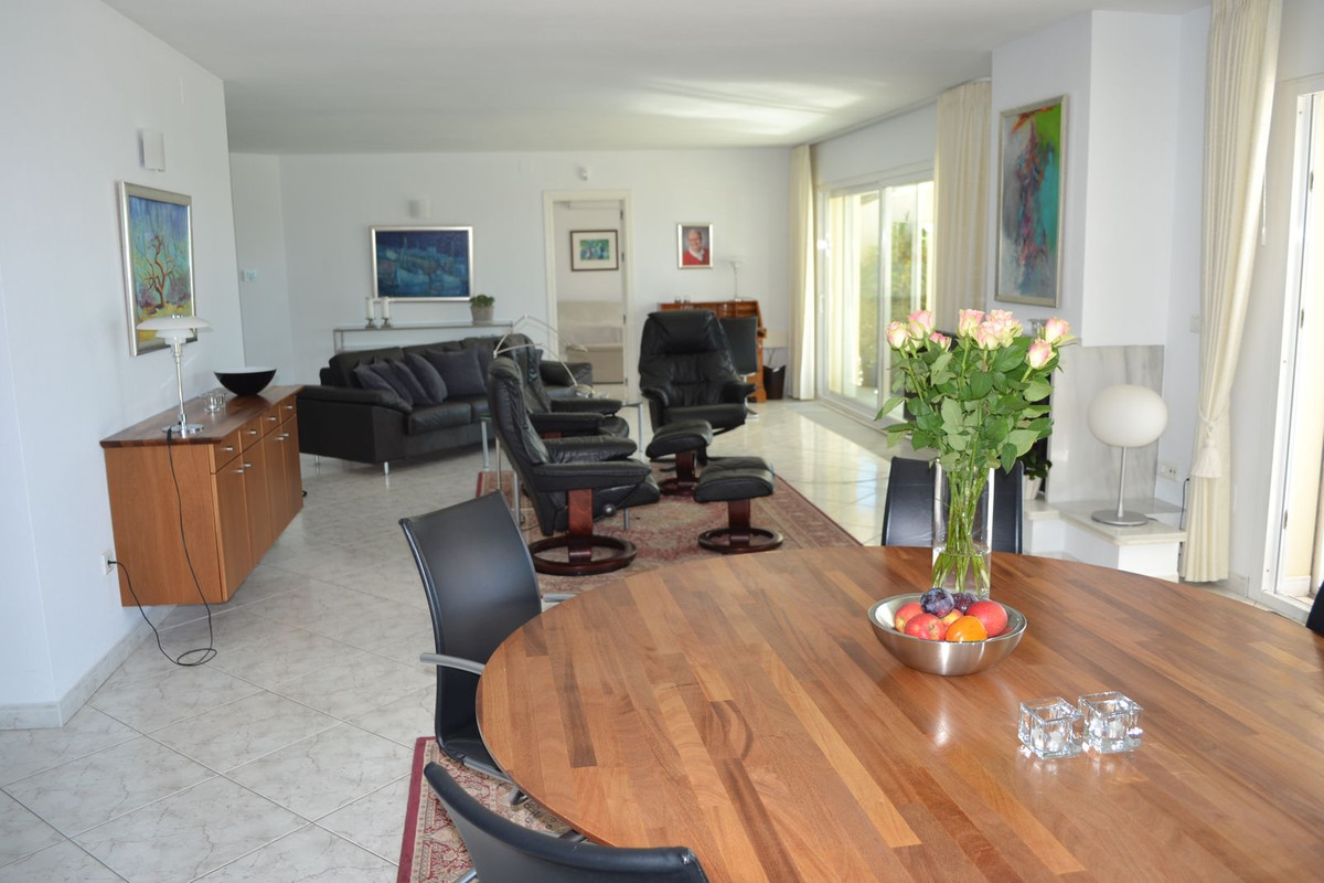 3 Bed Townhouse for sale in Sierrezuela Costa Del Sol, Málaga, Spain