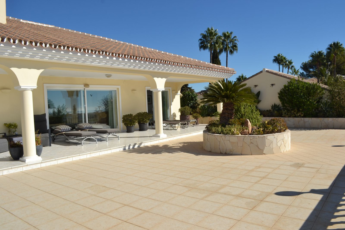 3 Bed Townhouse for sale in Sierrezuela Costa Del Sol, Málaga, Spain